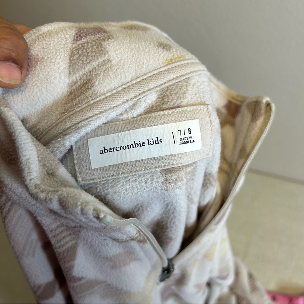 Abercrombie Kids Geometric Aztec print fleece Sweater Cream pullover 1/4 zip 7/8 - Picture 3 of 8